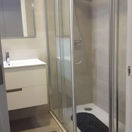 Apartment De *